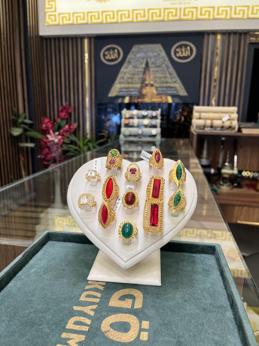 22 ayar taşlı yüzükler